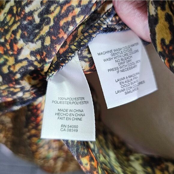 Jones New York Brown Print Satin Wrap Blouse Size Large - Picture 10 of 11